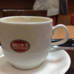 X02NKでカフェラテ：BECK’S COFFEE