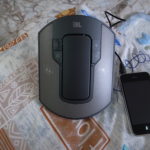 JBL On Call 5310はベッドの隅っこにマッチします。