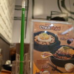 yamazakiの菓子パンとSuzuki Coffeeのカフェラテ