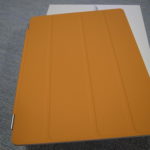 iPad Smart Coverは、ポリウレタン製のオレンジ