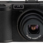 「GR-DIGITAL」は型番が無くても、Ⅱ、Ⅲ、Ⅳ 見分けは簡単