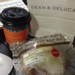DEAN & DELUCA のカフェラテとレアチーズホイップデニッシュ